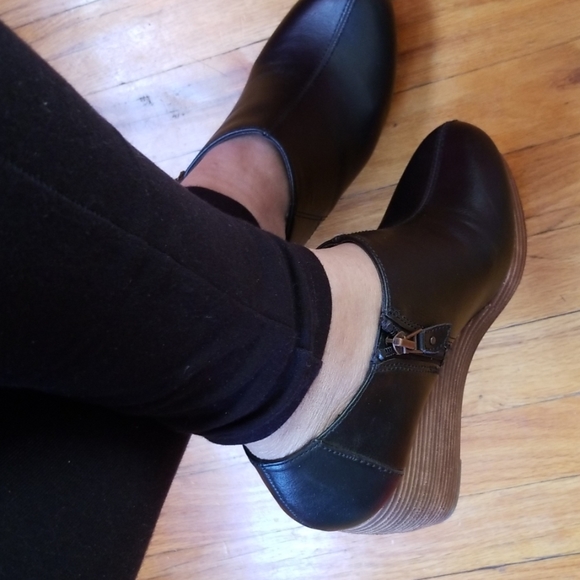 Dr. Scholls bootie wedges. - Picture 6 of 8